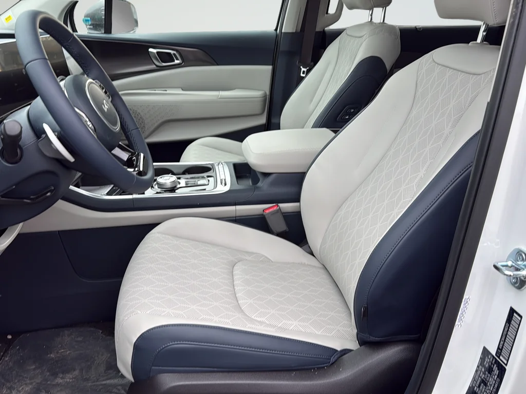 New 2026 Snow White Pearl Kia SX image 13