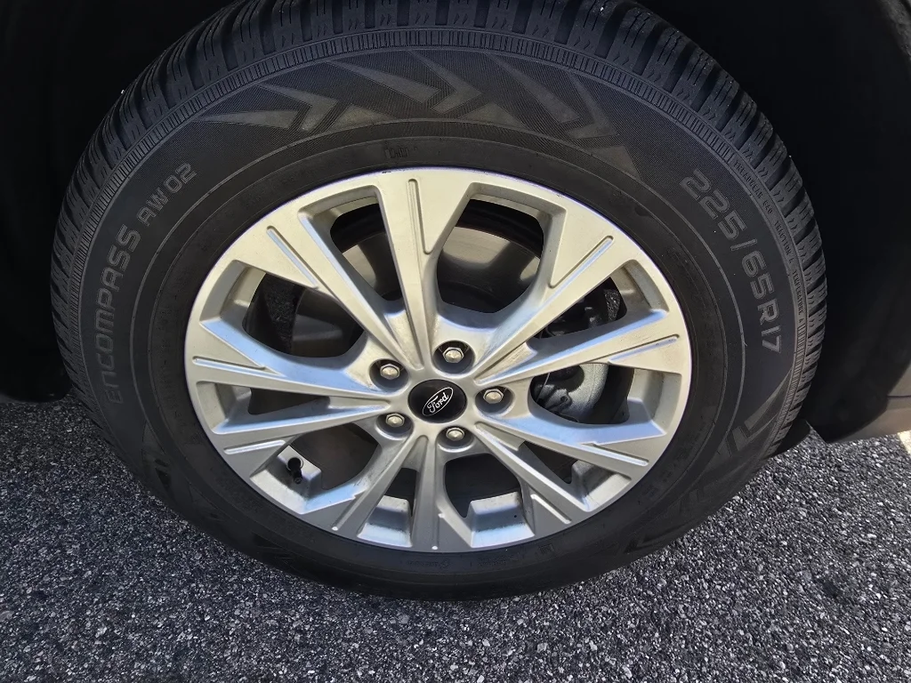 Used 2023 Oxford White Ford Active image 10