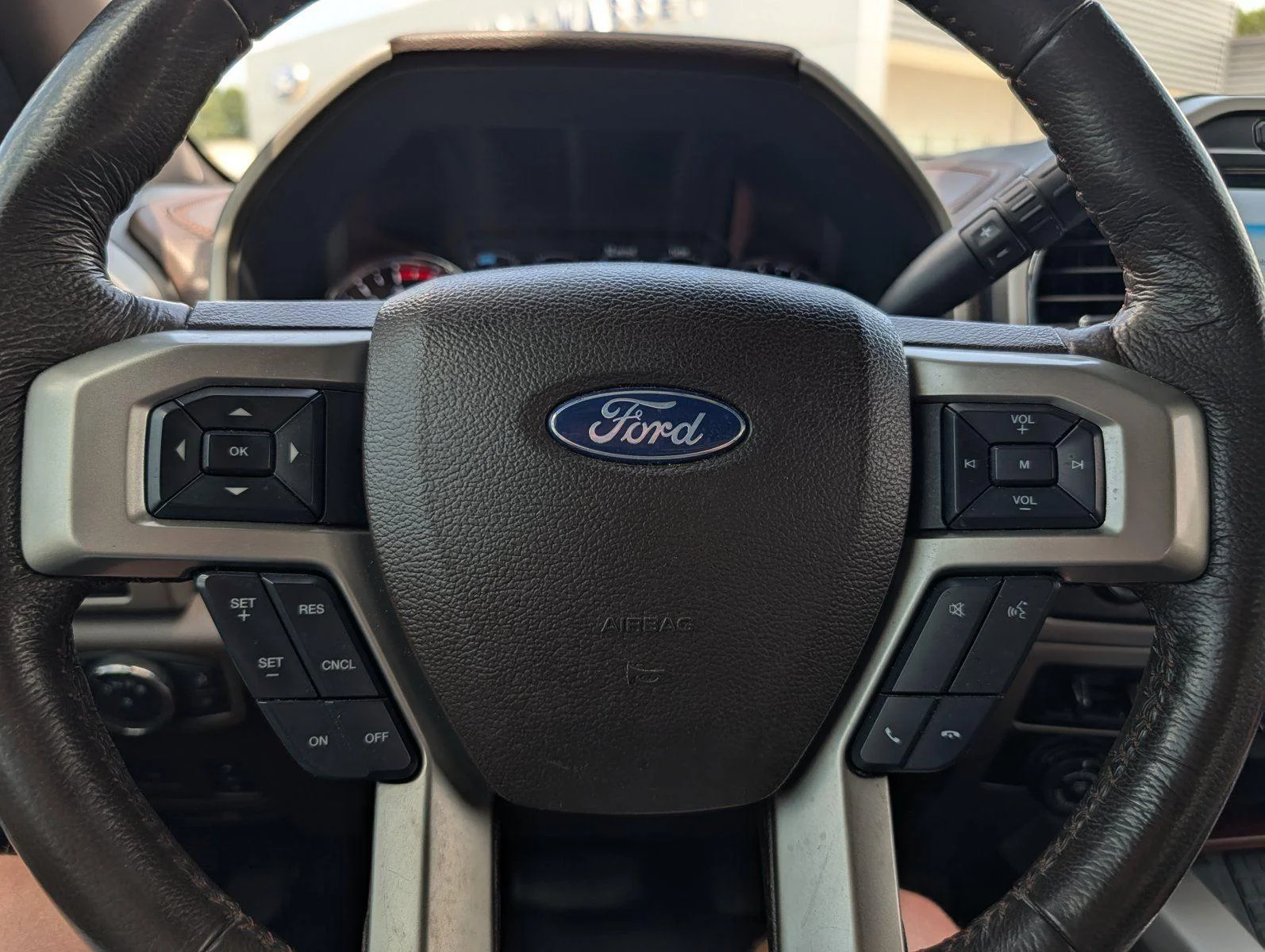 Used 2022 Star White Metallic Tri-Coat/Stone Gray Ford King Ranch image 23