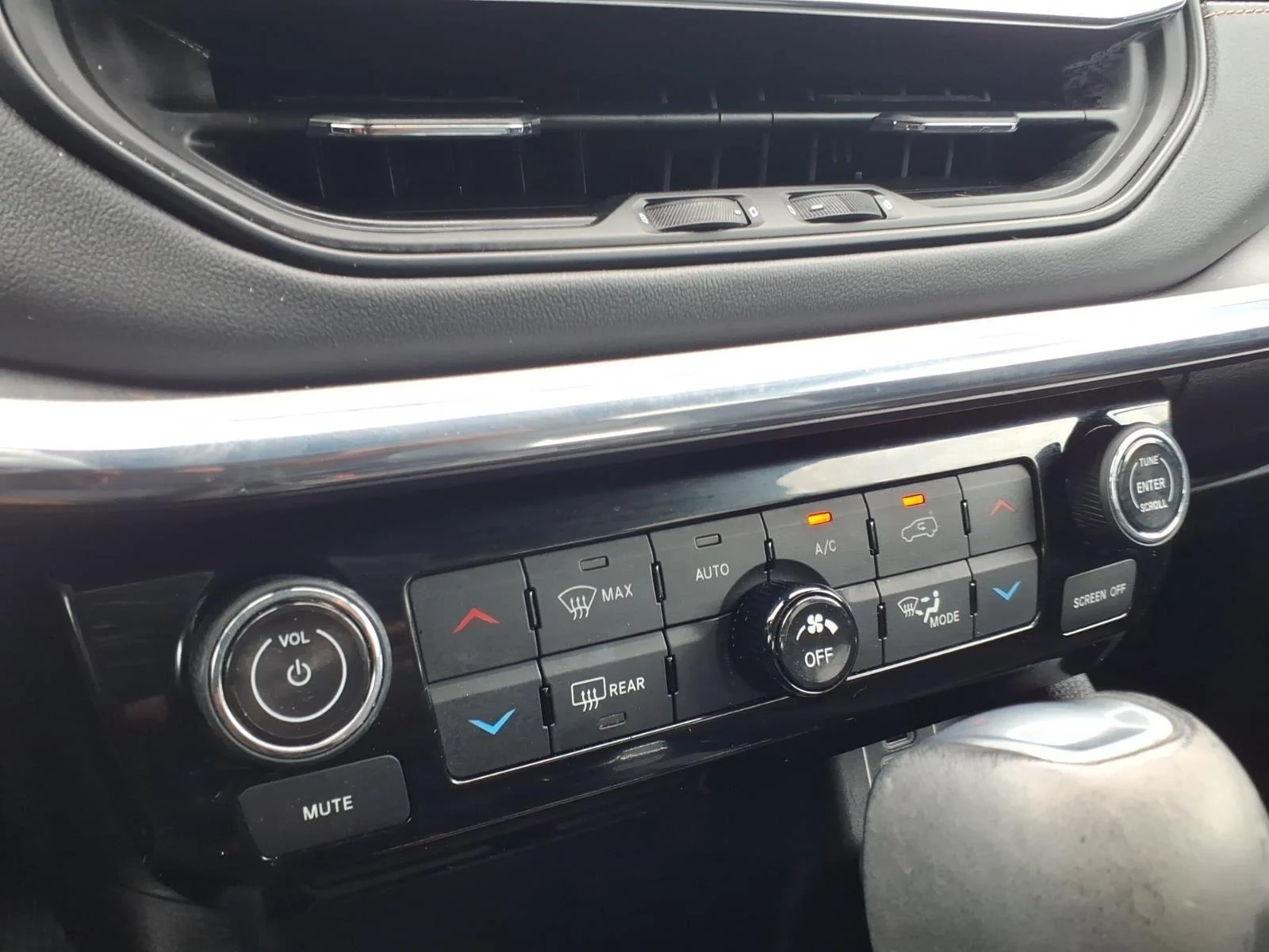Used 2022 Redline Pearlcoat Jeep (RED) Edition image 25