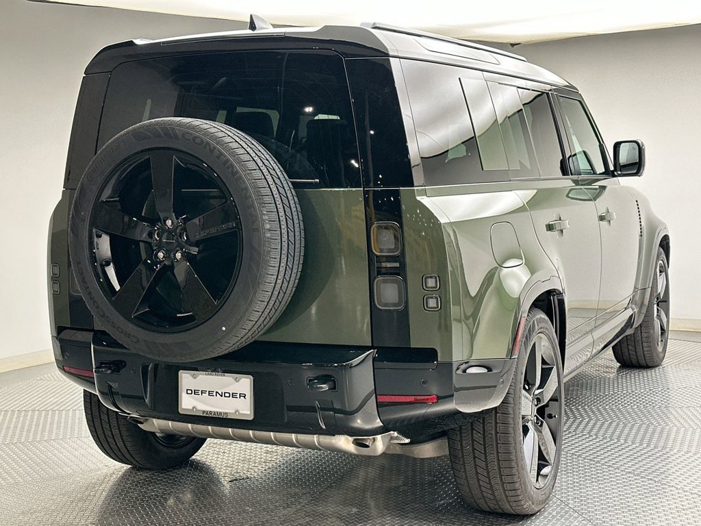 New 2026 Woolstone Green Land Rover X-Dynamic SE image 3