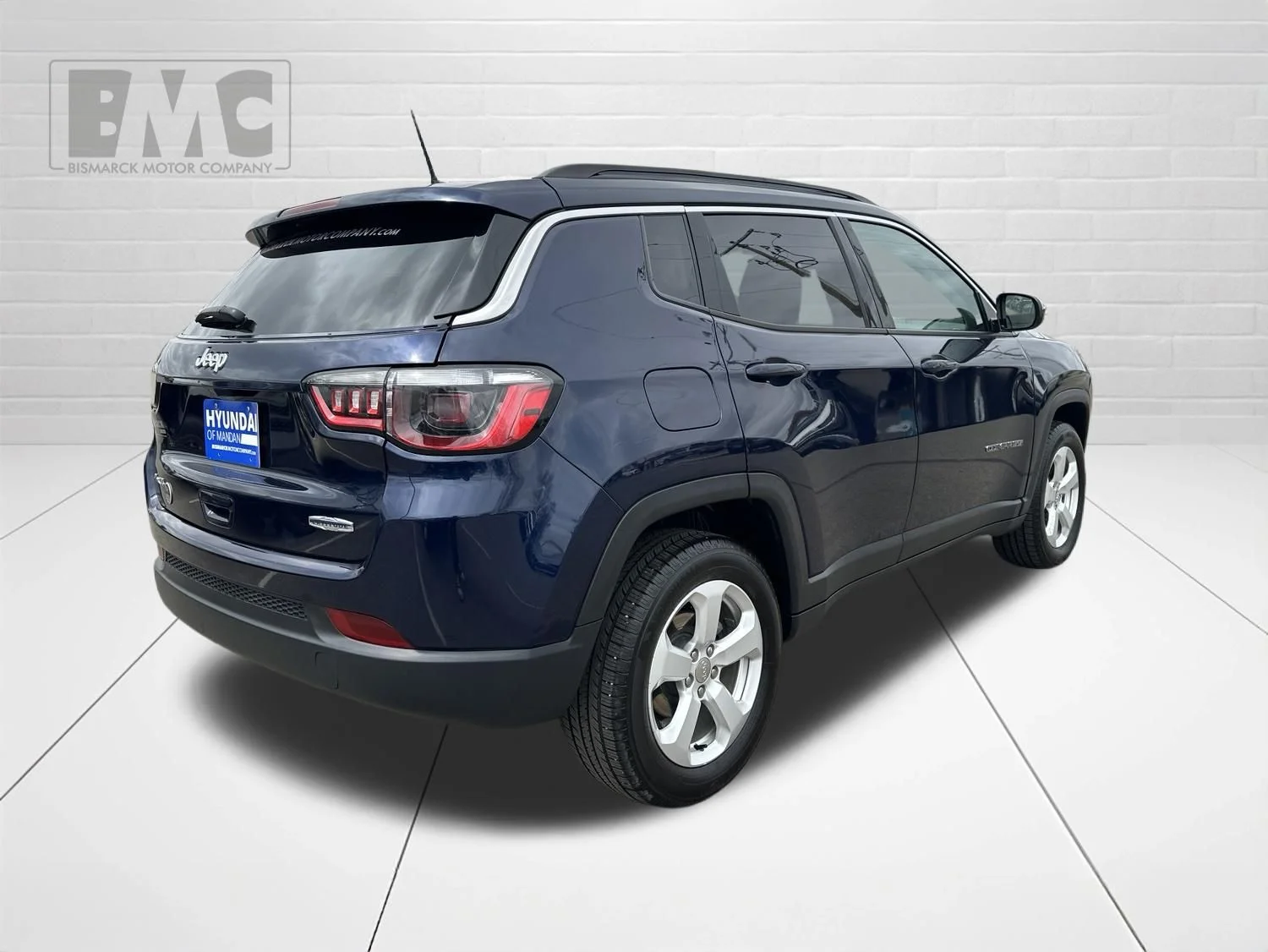 Used 2021 Blue Jeep Latitude image 3