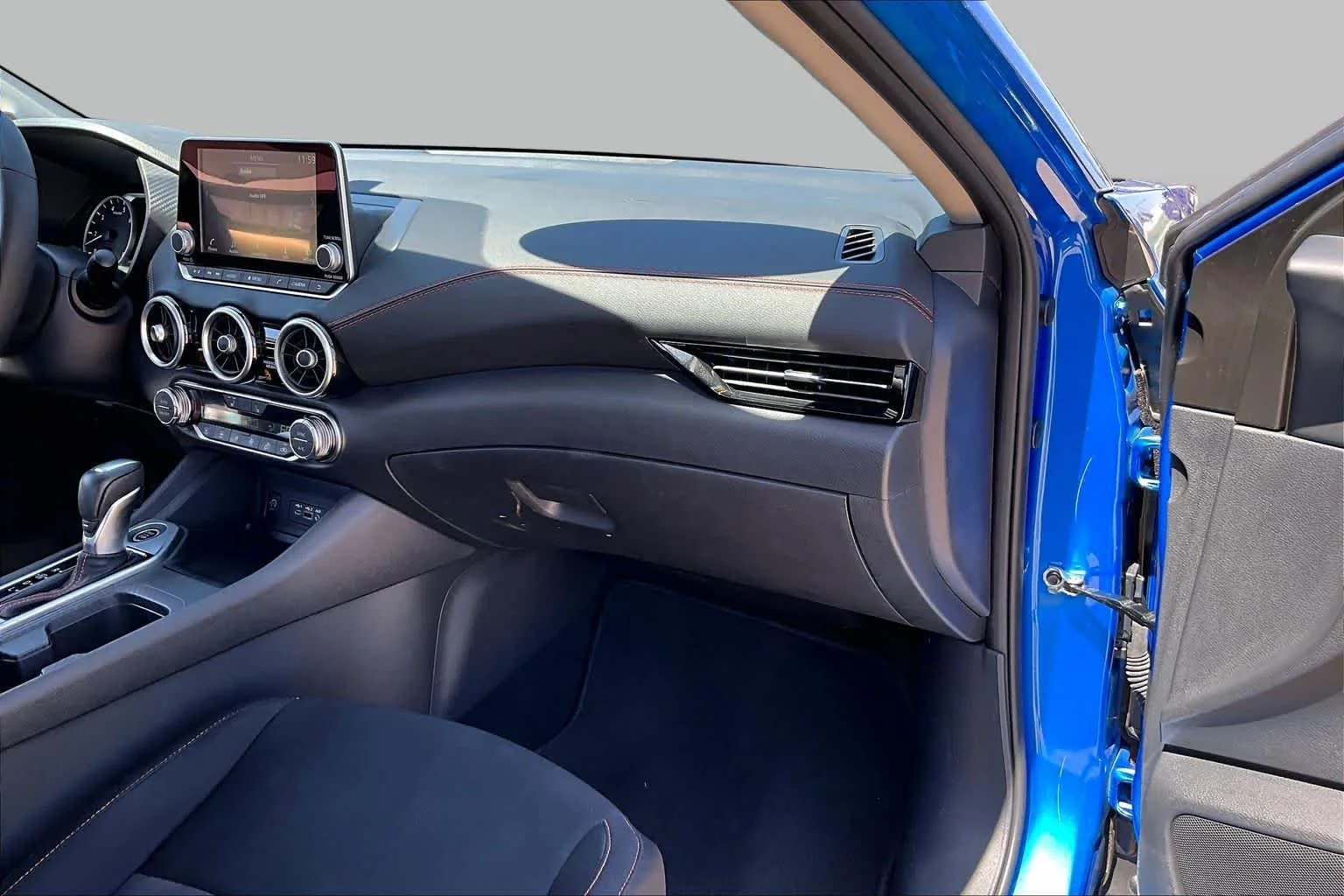 Used 2025 Electric Blue Metallic Nissan SR image 17