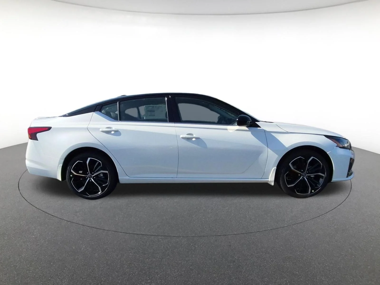 New 2026 Pearl White TriCoat / Super Black Two-tone Nissan SR image 5