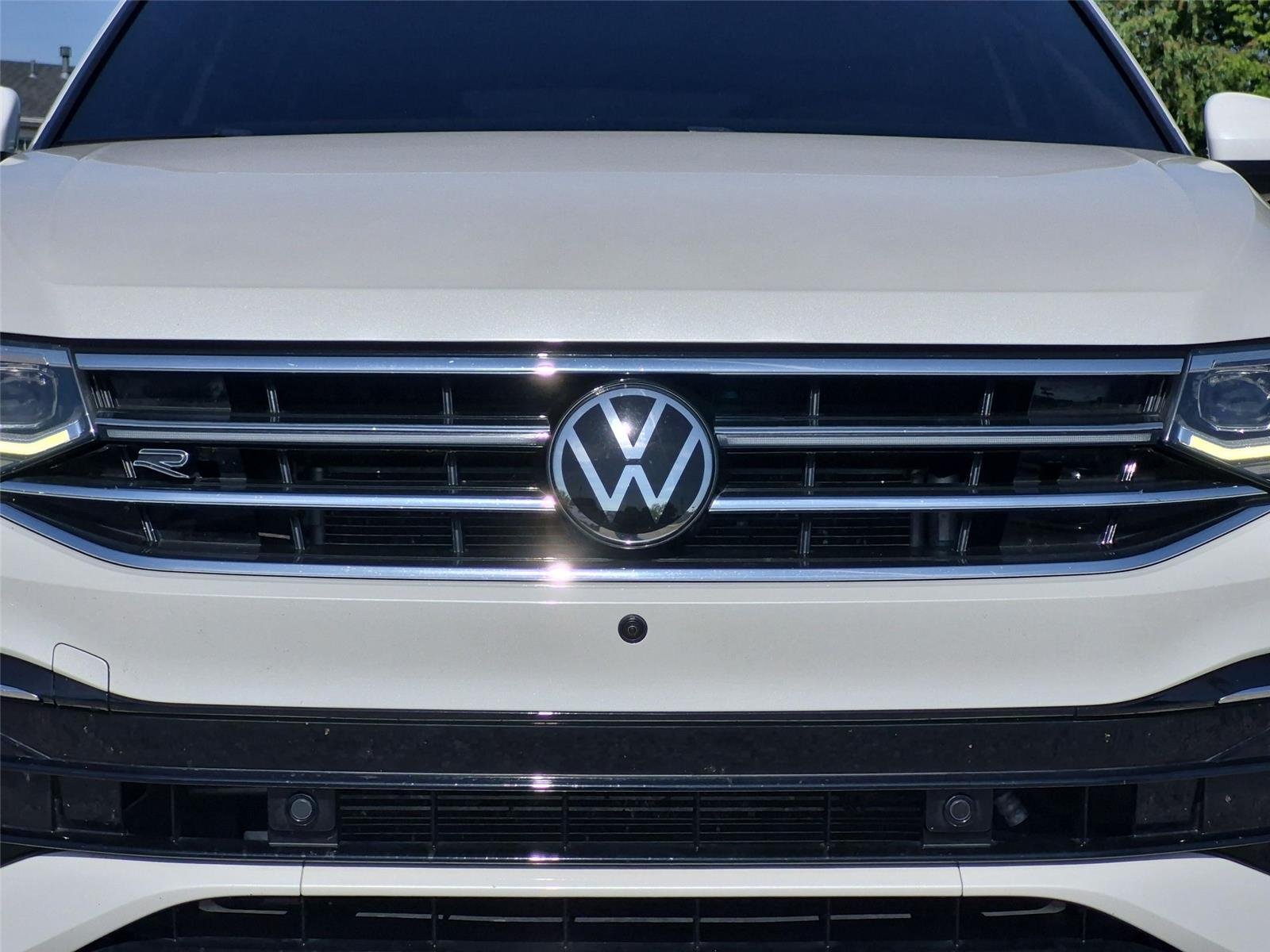 Used 2022 Oryx White Pearl Volkswagen SEL R-Line image 14
