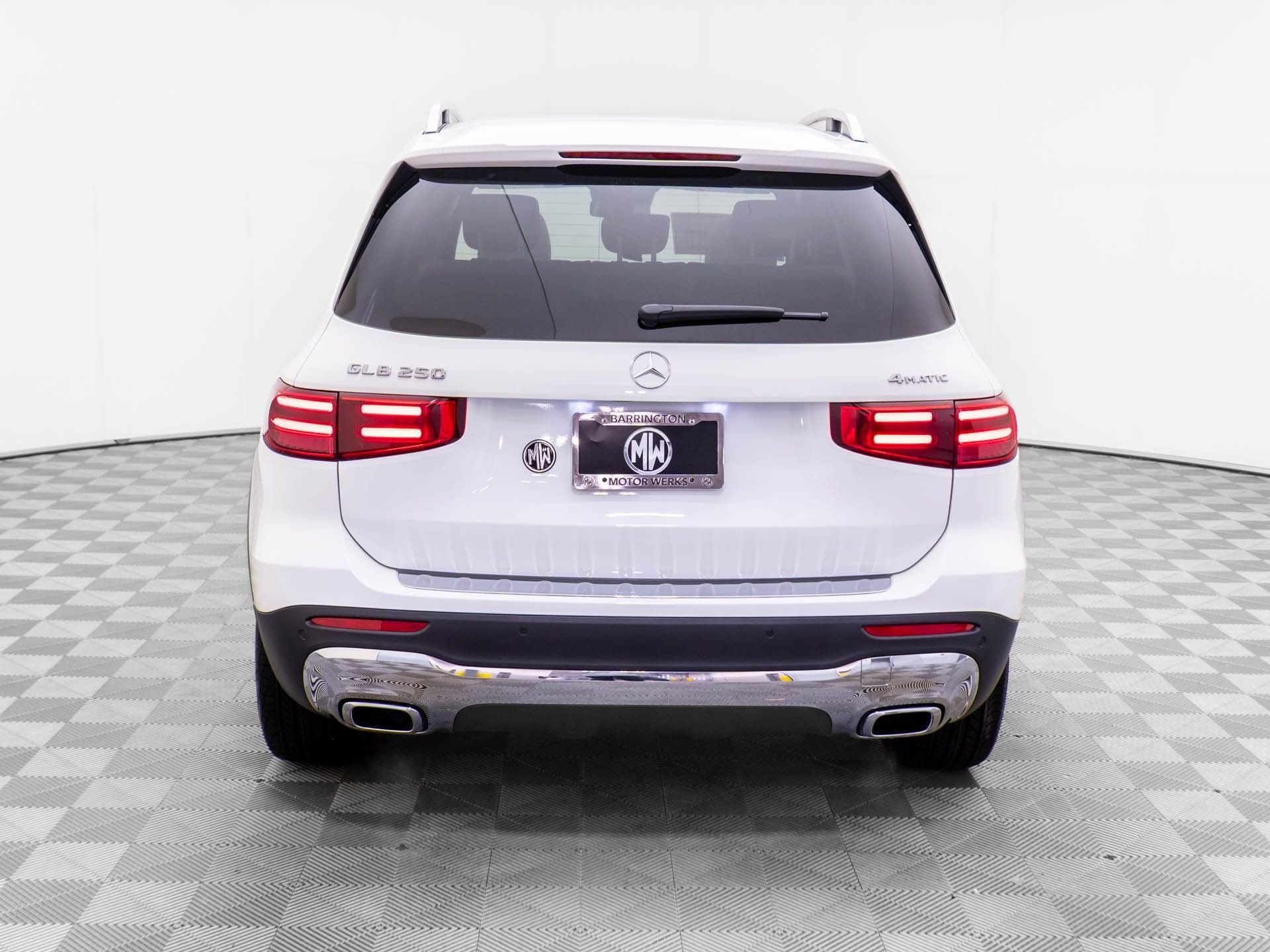 New 2026 Polar White Mercedes-Benz GLB 250 image 4