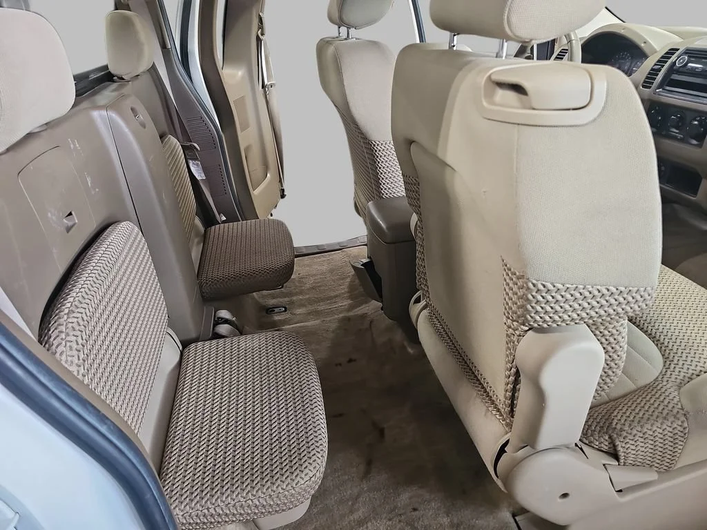 Used 2005 White Nissan SE image 14