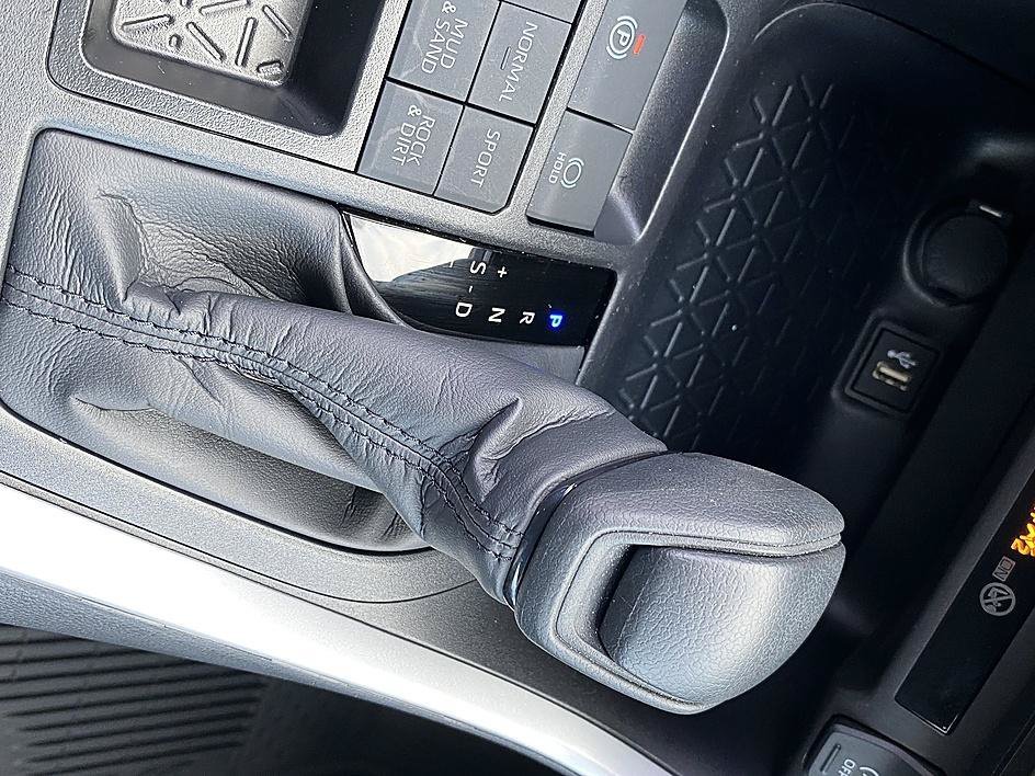 Used 2025 Ice Toyota XLE image 21