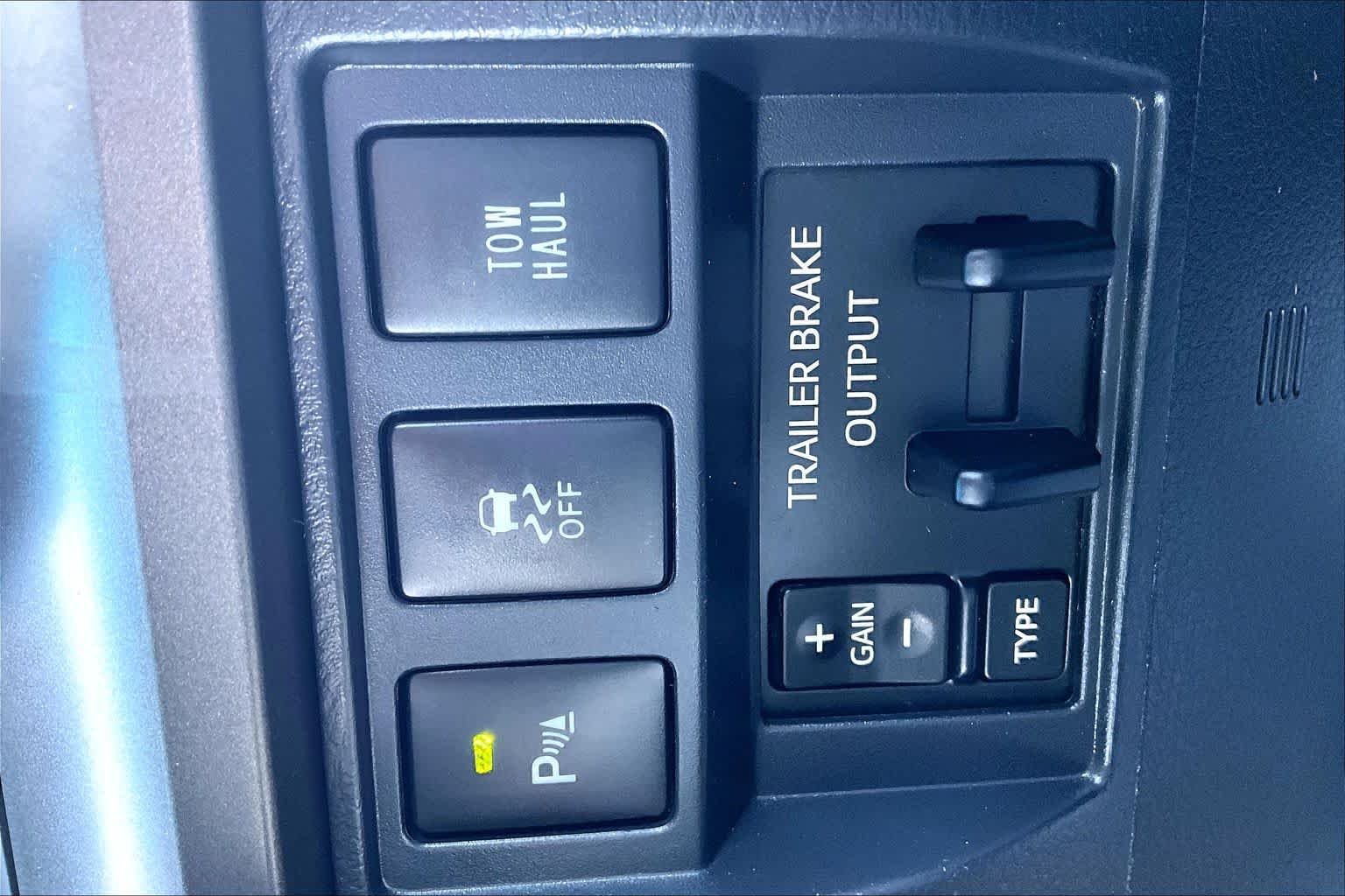 Used 2017 Super White Toyota SR5 image 36