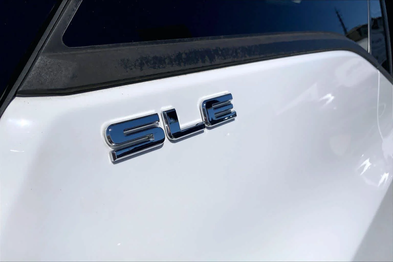 Used 2019 Summit White GMC SLE image 10