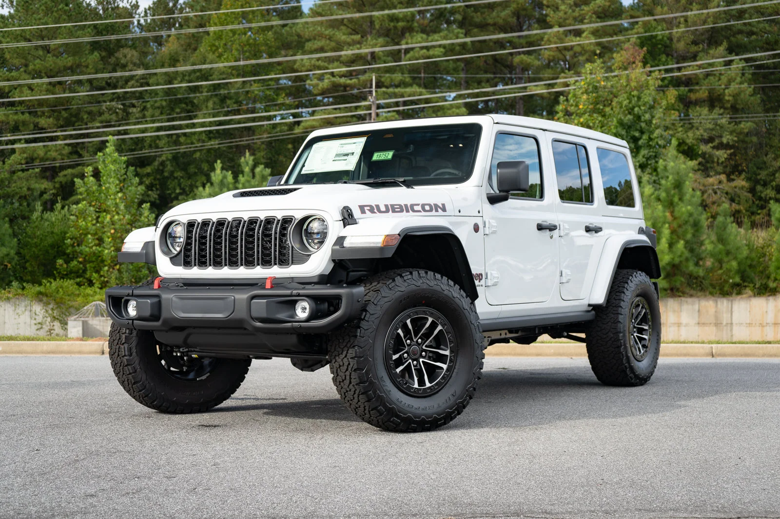 New 2027 Bright White Clear-Coat Paint Jeep Rubicon X image 2
