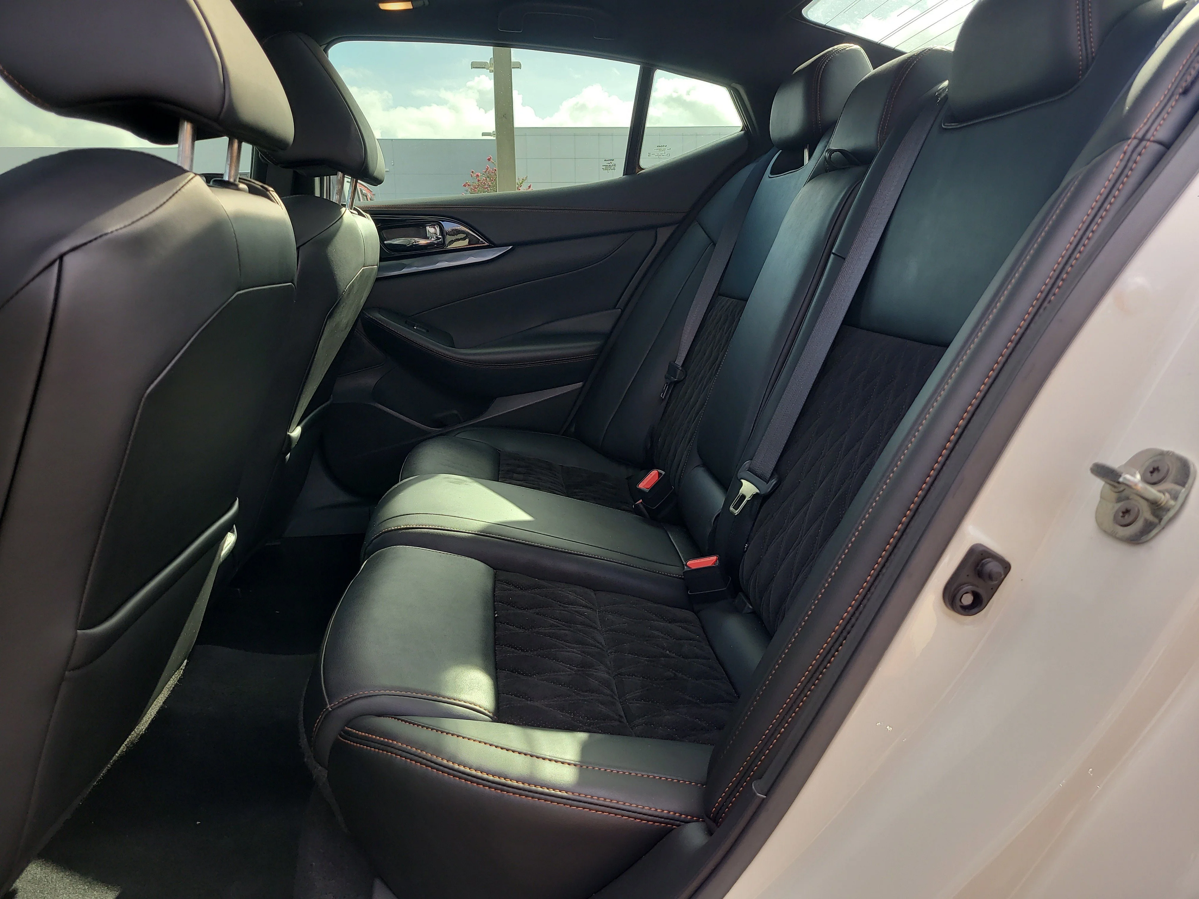 Used 2023 Pearl White Tricoat Nissan SR image 11
