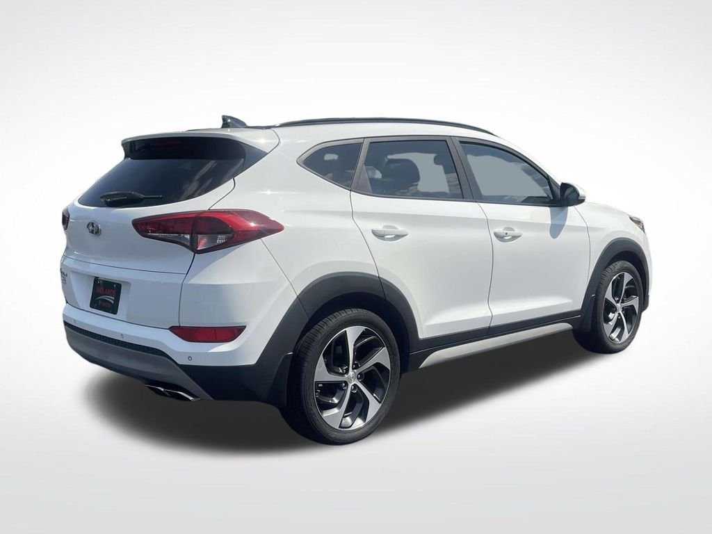 Used 2018 White Hyundai Value image 8