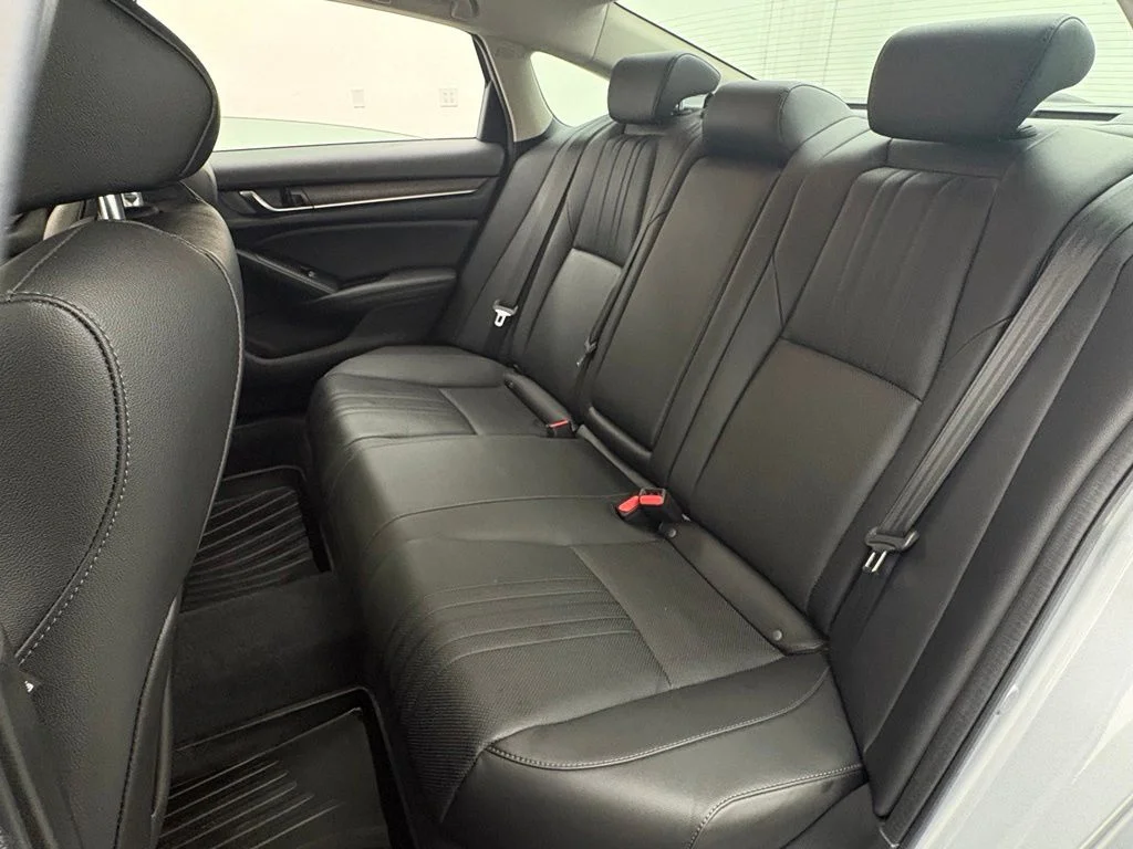 Used 2020 Silver Honda EX-L image 38