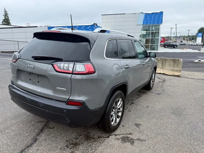 Used 2019 Gray Jeep Latitude Plus image 8