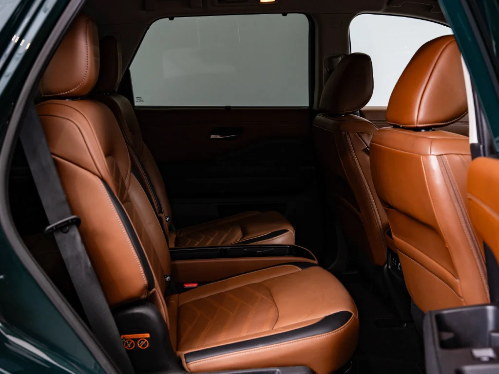 Used 2023 Obsidian Green Pearl Nissan Platinum image 45