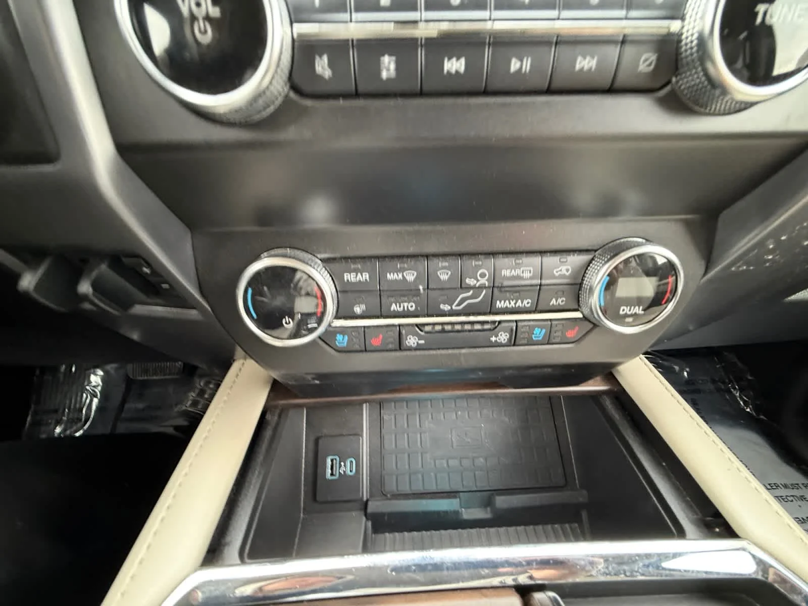 2020 Ford Expedition Platinum - Photo 17