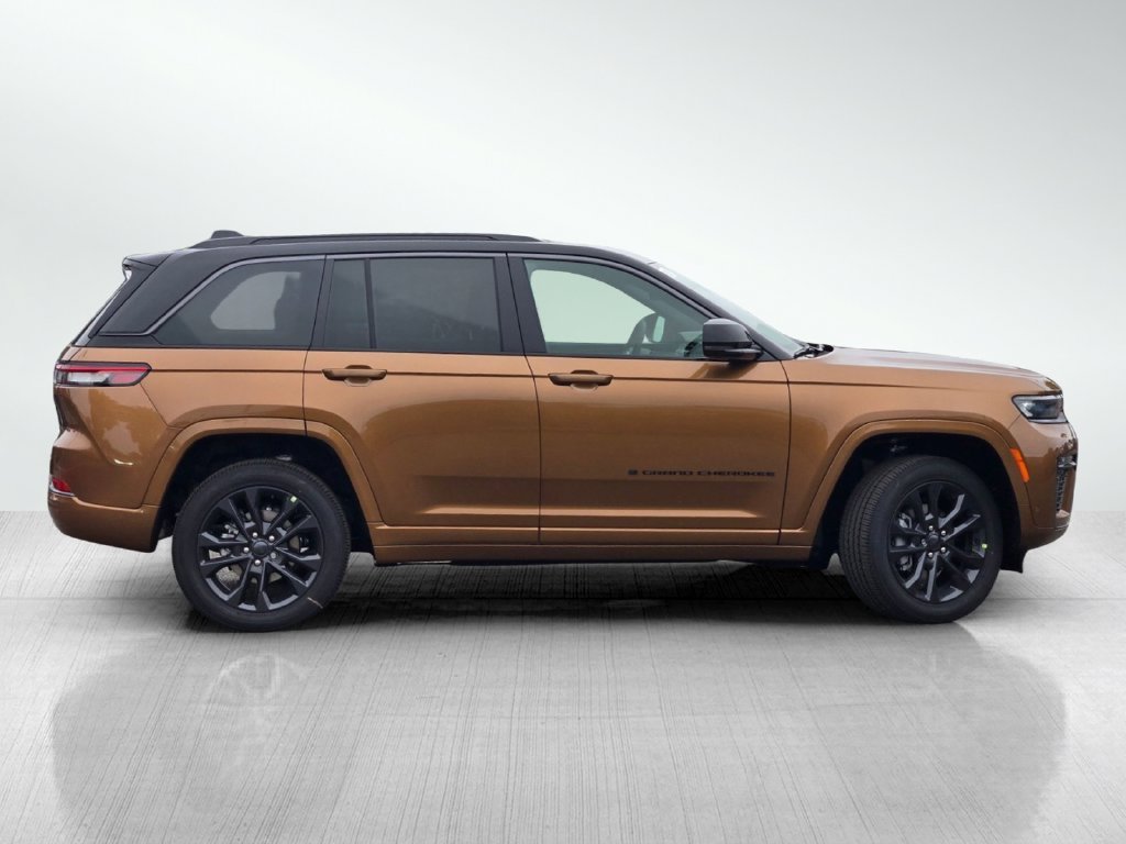New 2026 Copper Shino Metallic Clear-Coat Exterior Paint Jeep Limited Reserve image 3