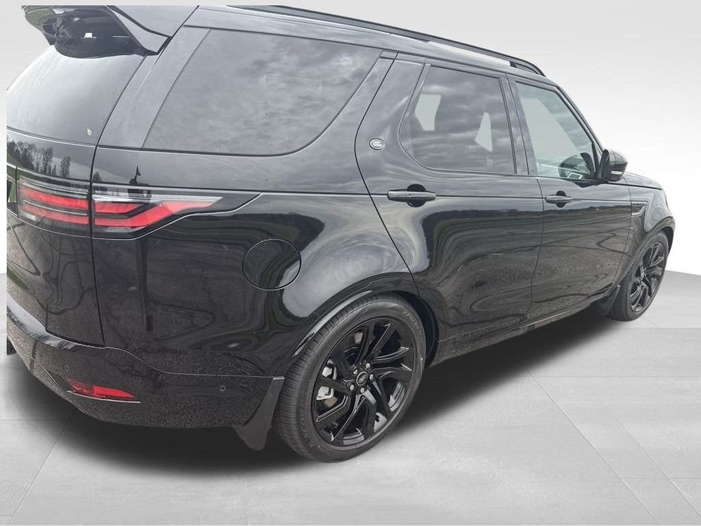 Used 2025 Black Land Rover Dynamic SE image 5