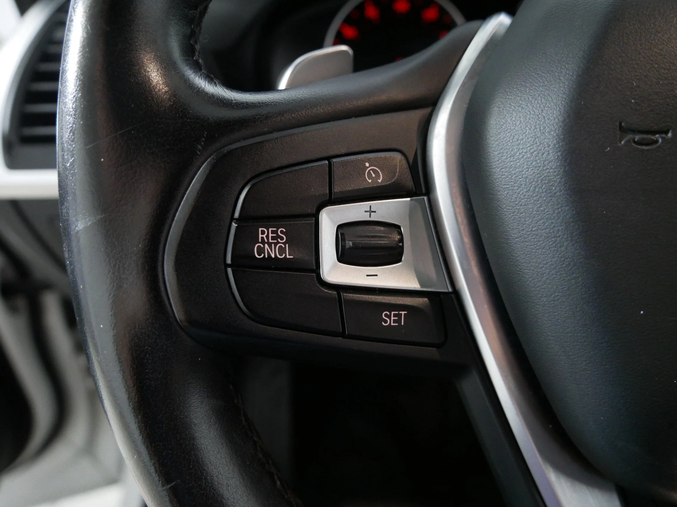Used 2018 Alpine White BMW xDrive30i image 27
