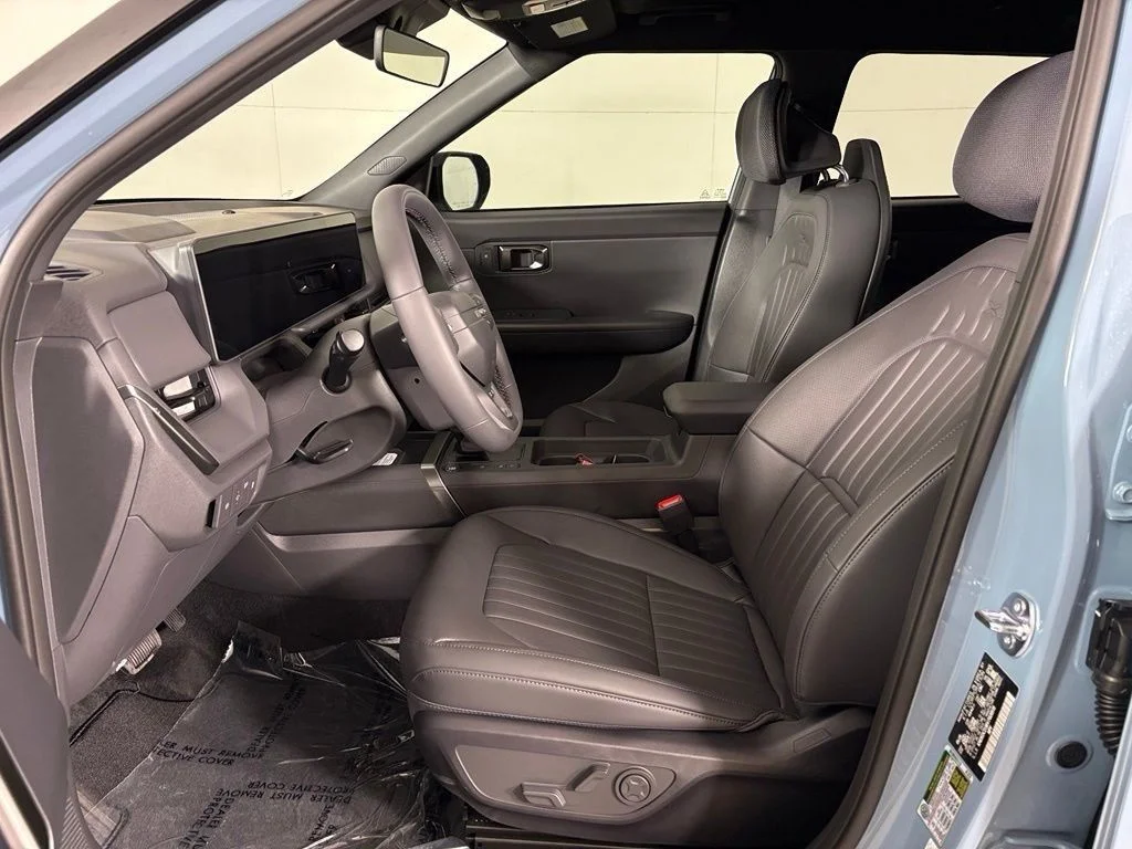 New 2027 Frost Blue / Black Roof Kia X-Line S image 16