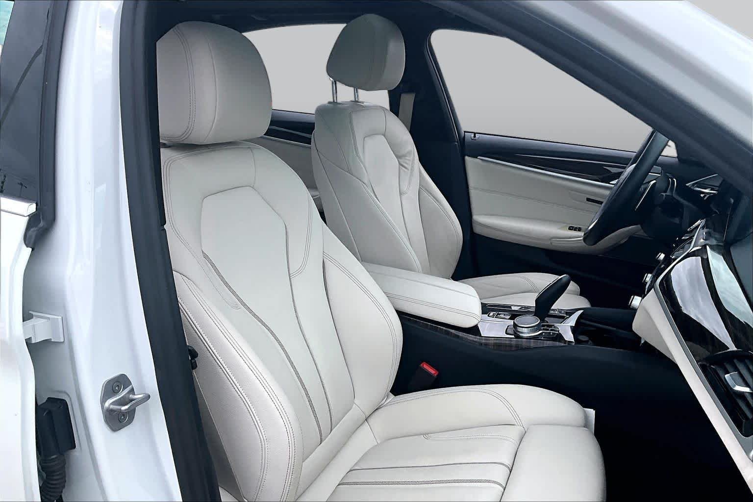 Used 2021 Mineral White Metallic BMW 540i image 8