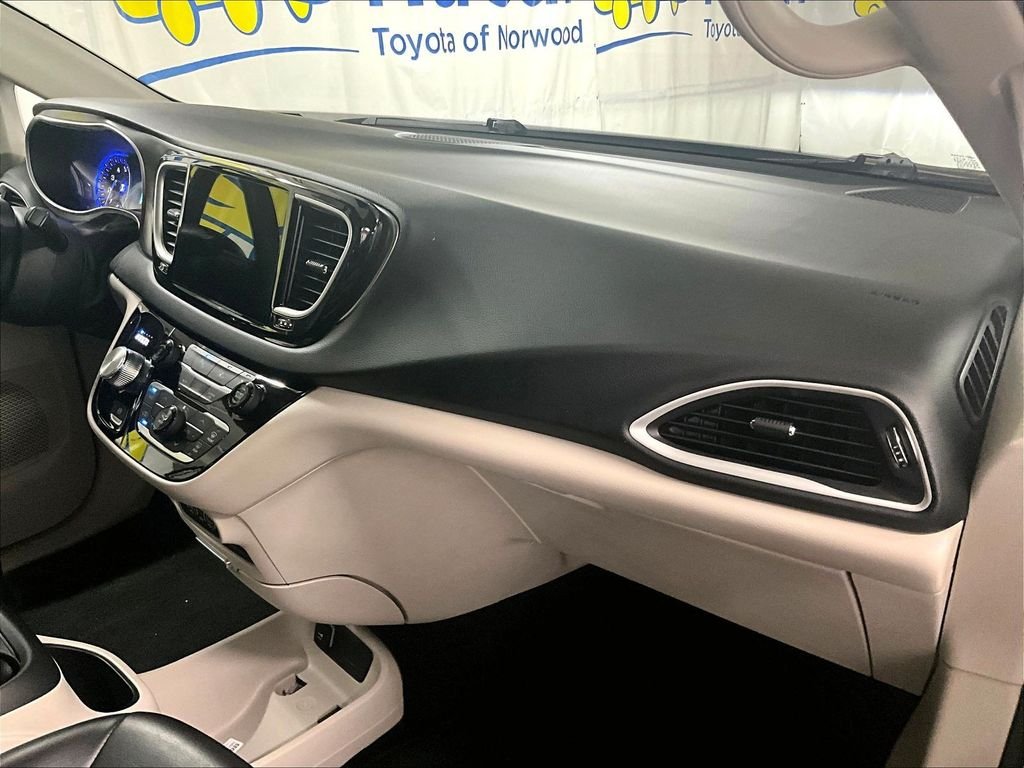 Used 2023 Silver Chrysler Touring L image 12