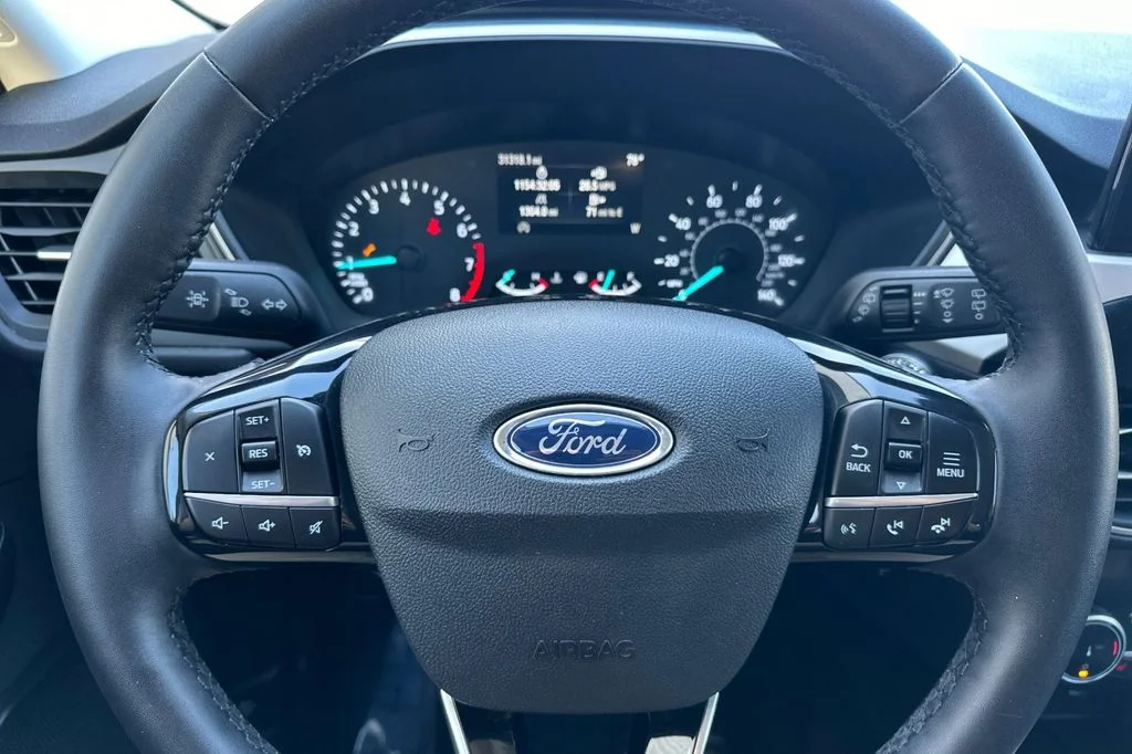 Used 2022 Black Ford SE image 25