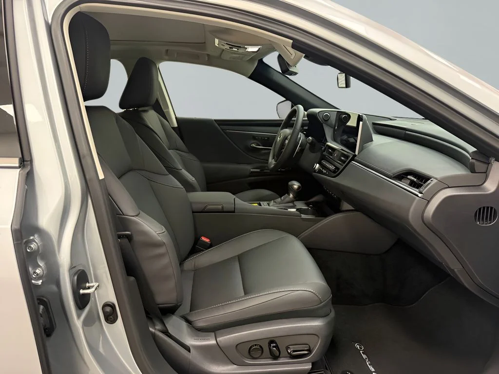 Used 2025 Silver Lexus 350 image 14