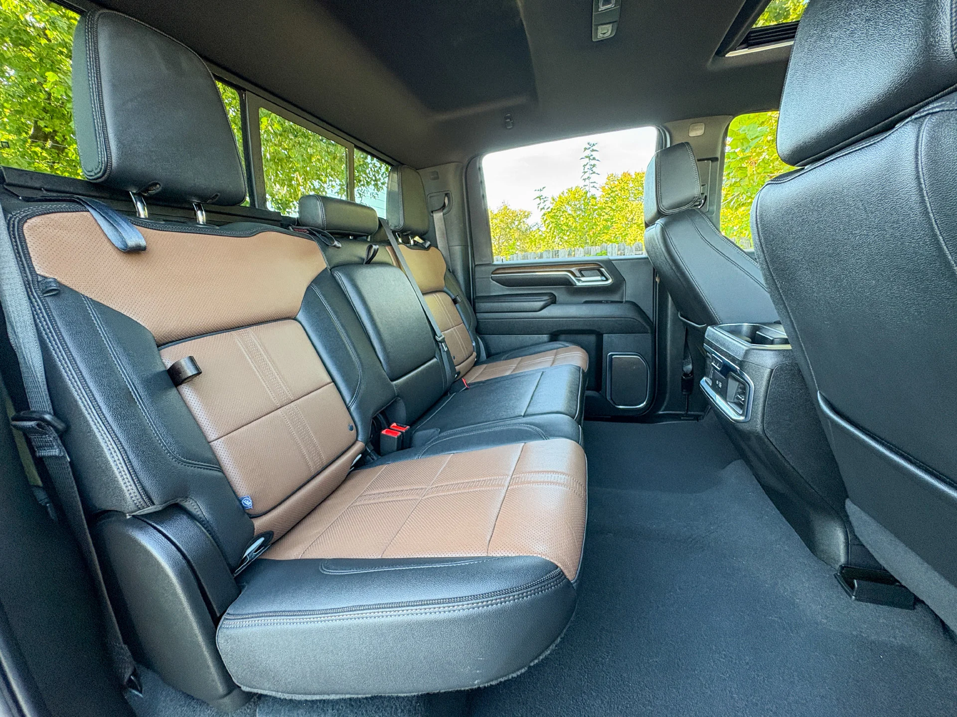 Used 2024 White Chevrolet High Country image 27