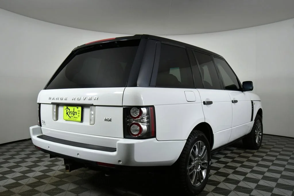 Used 2011 White Land Rover HSE image 11