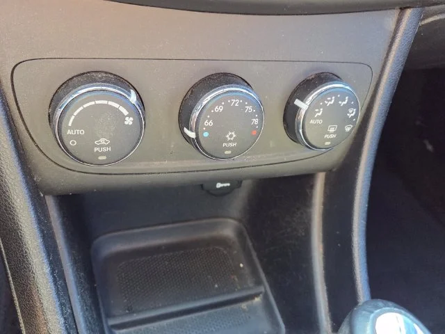 Used 2014 Blue Dodge SXT image 22