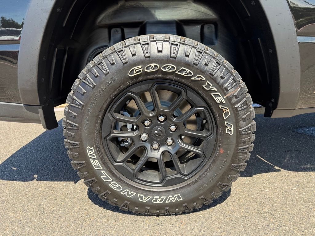 New 2026 Diamond Black Crystal Pearl-Coat Exterior Paint RAM Rebel image 9