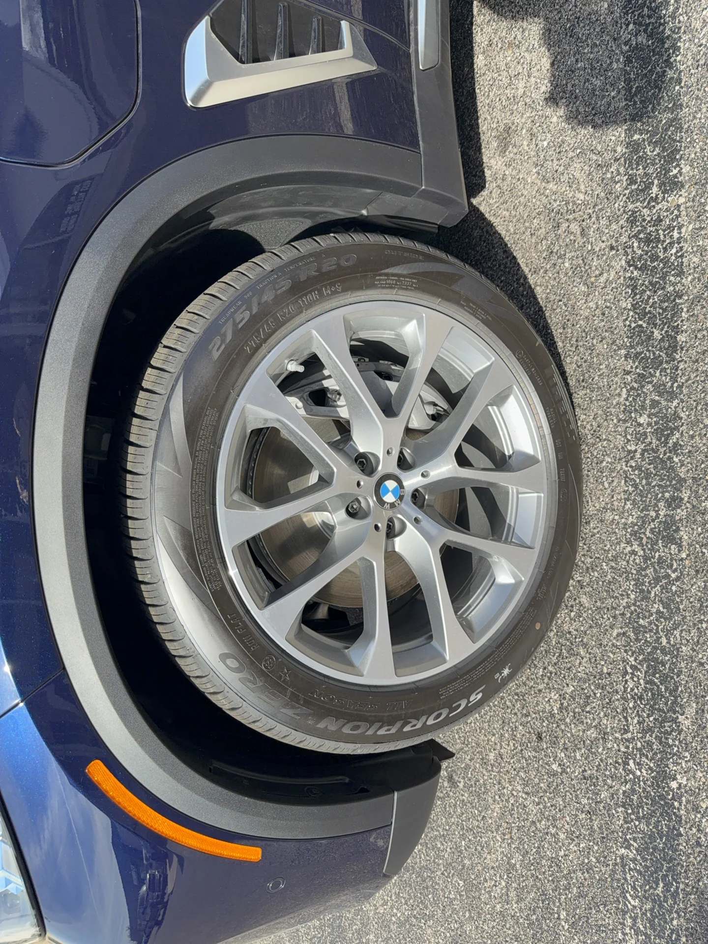 New 2026 Tanzanite Blue II Metallic BMW xDrive50e image 28