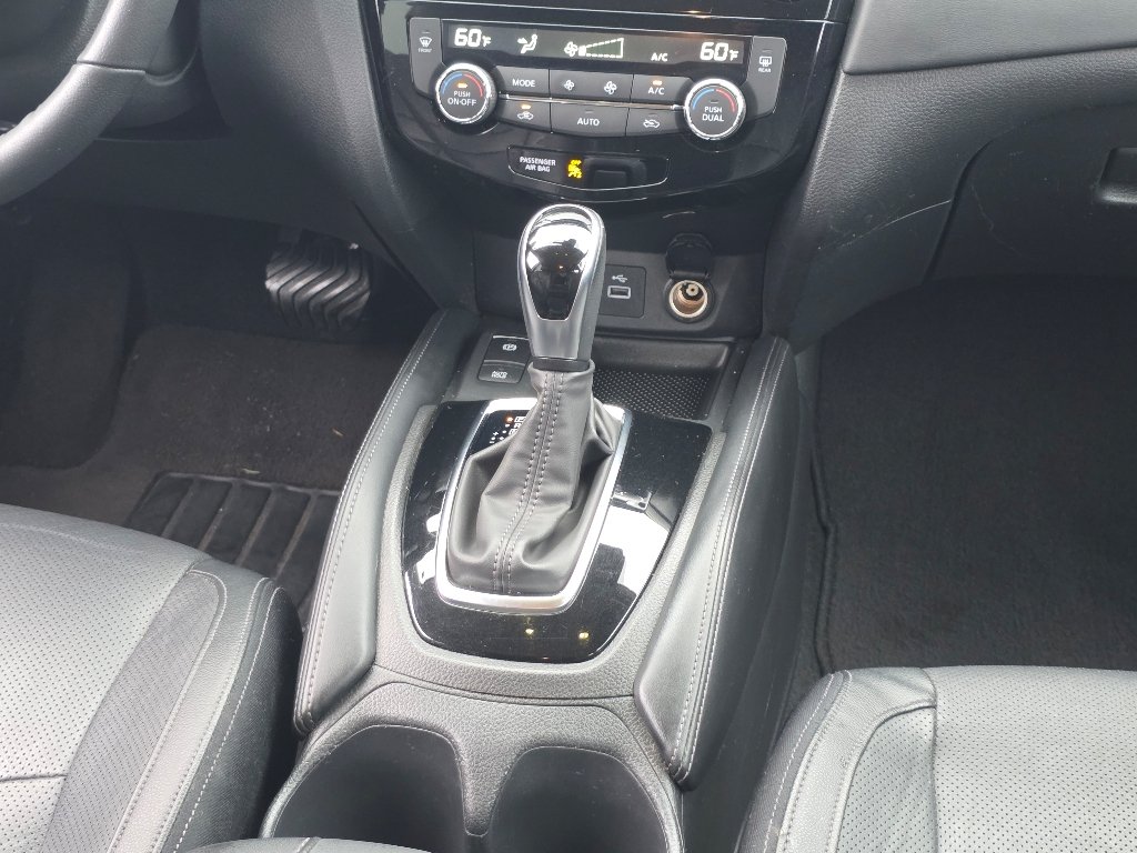 Used 2019 Pearl White Tricoat Nissan SL image 25