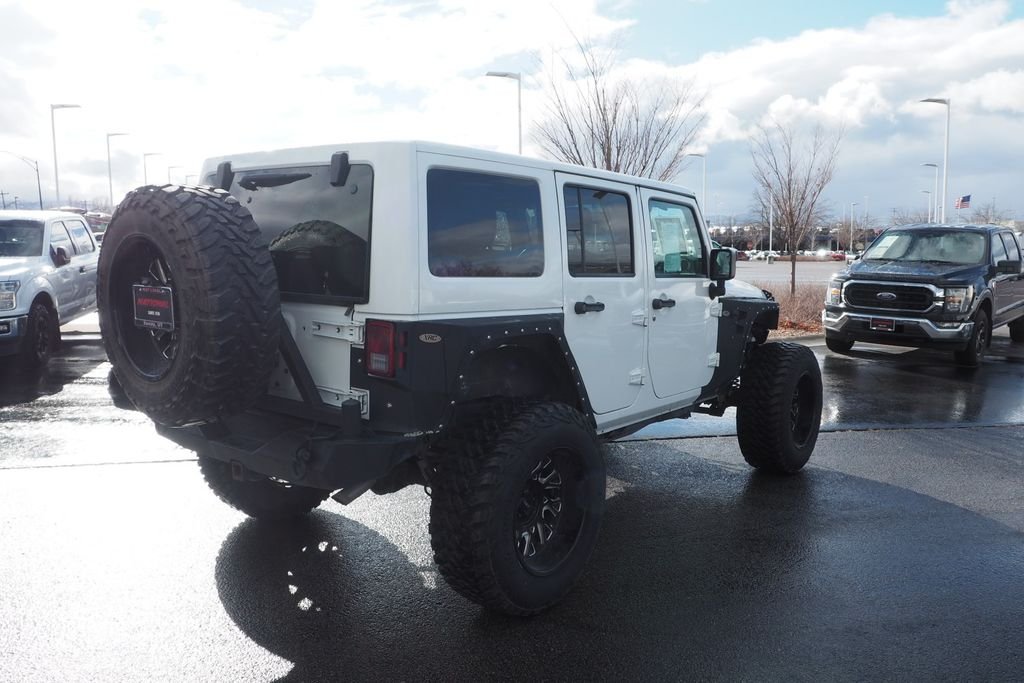 Used 2017 White Jeep Unlimited Sahara image 5