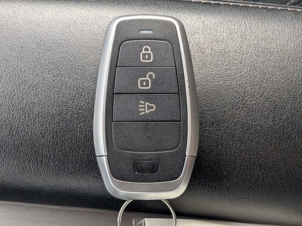 Used 2020 White Nissan S image 29