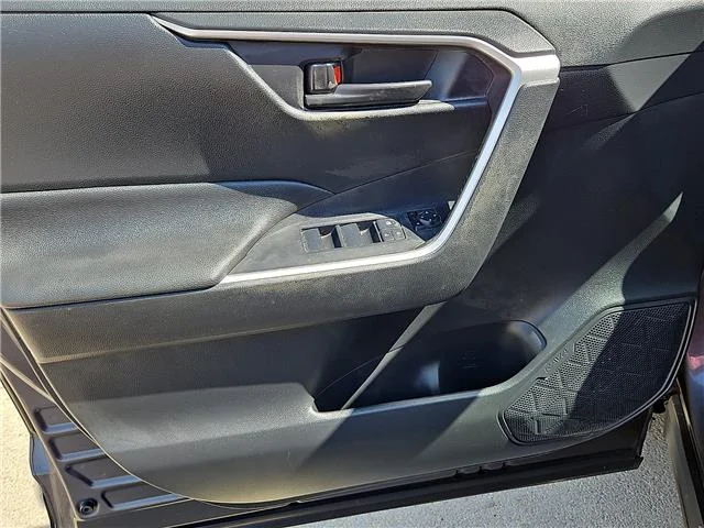Used 2019 Silver Sky Metallic Toyota LE Front-wheel Drive image 11