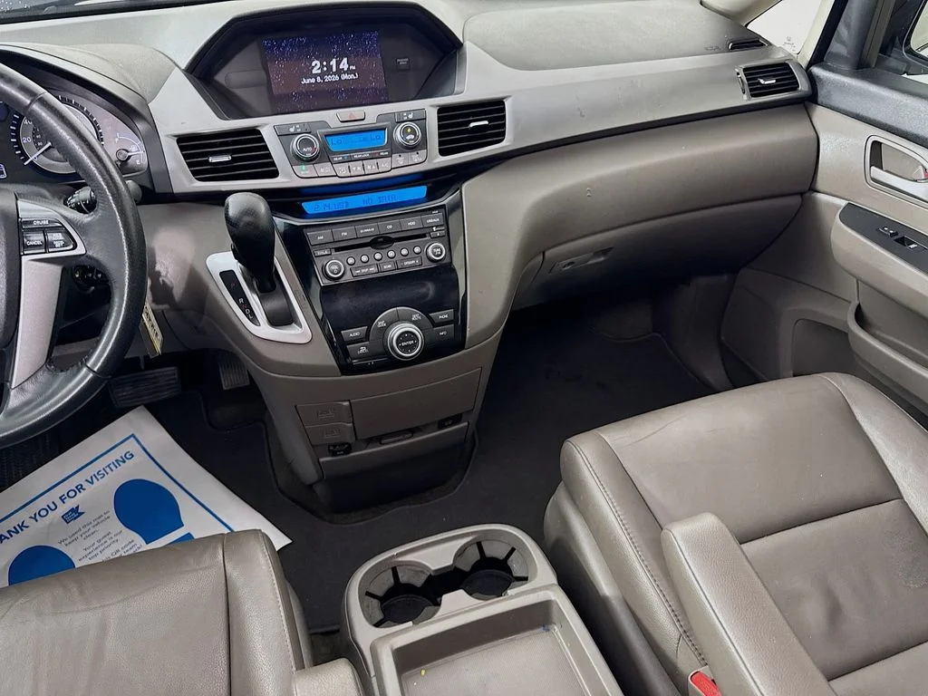 Used 2013 Silver Honda EX-L image 29