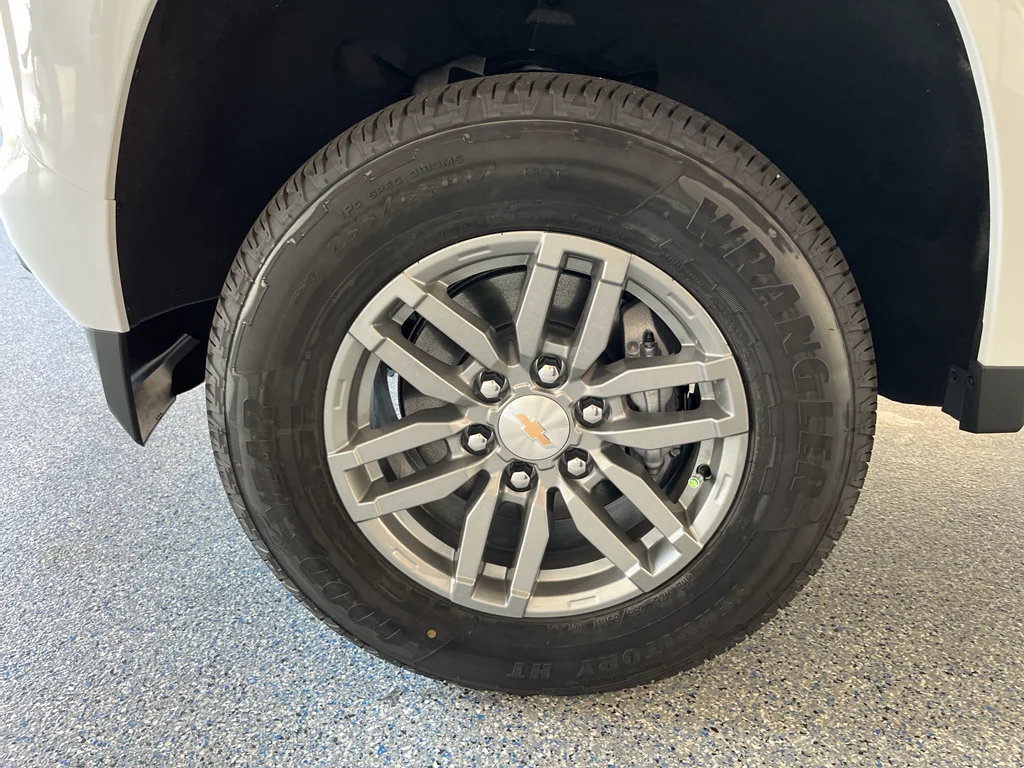 New 2026 Summit White Chevrolet LT image 31
