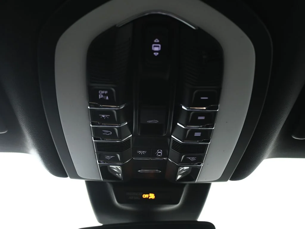 2026 Porsche Macan T - Photo 21