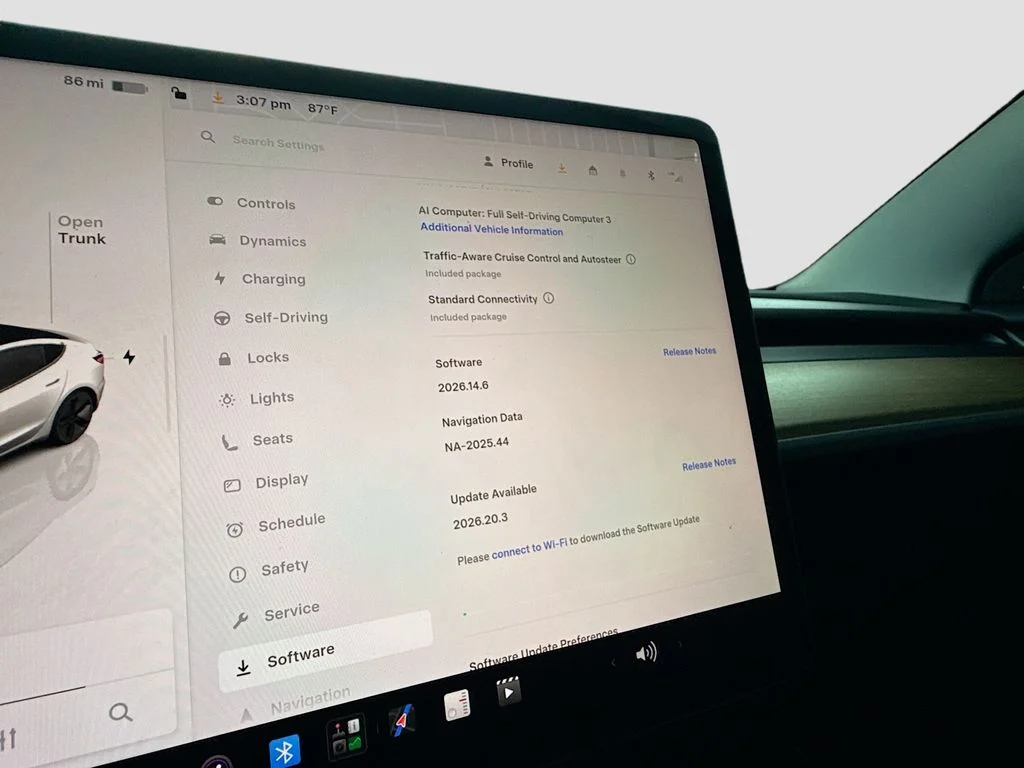 Used 2023 White Tesla Base image 32