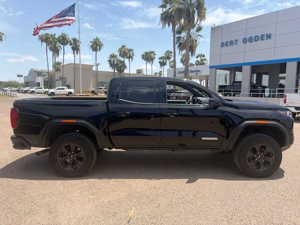Used 2025 Onyx Black GMC Elevation image 4