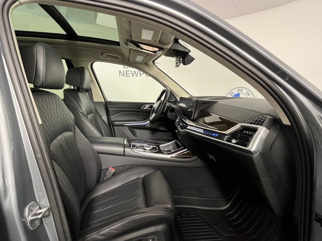 Used 2023 Gray BMW xDrive40i image 26