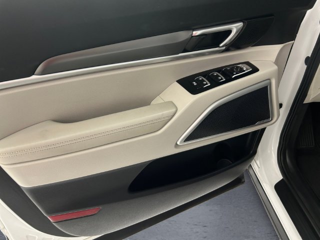 Used 2020 White Kia S image 12
