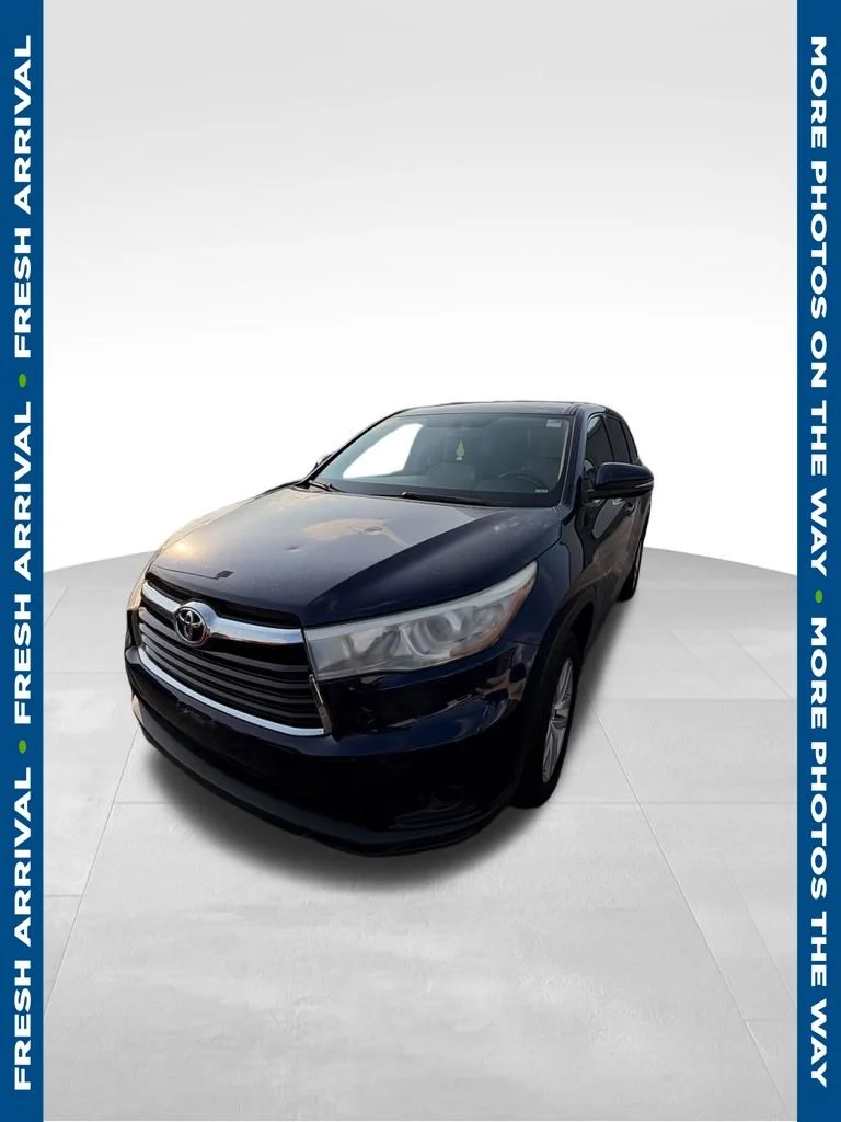 Used 2015 Blue Toyota LE image 1