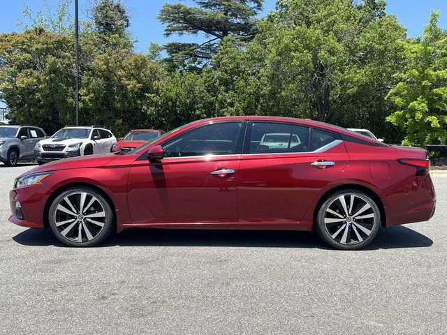 Used 2020 Red Nissan 2.5 Platinum image 10