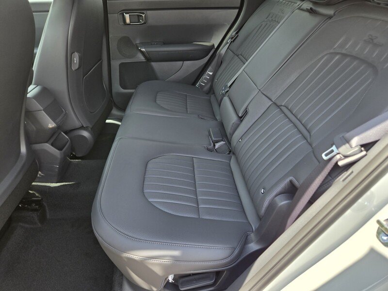 New 2027 Snow White Pearl / Black Roof Kia X-Line S image 7
