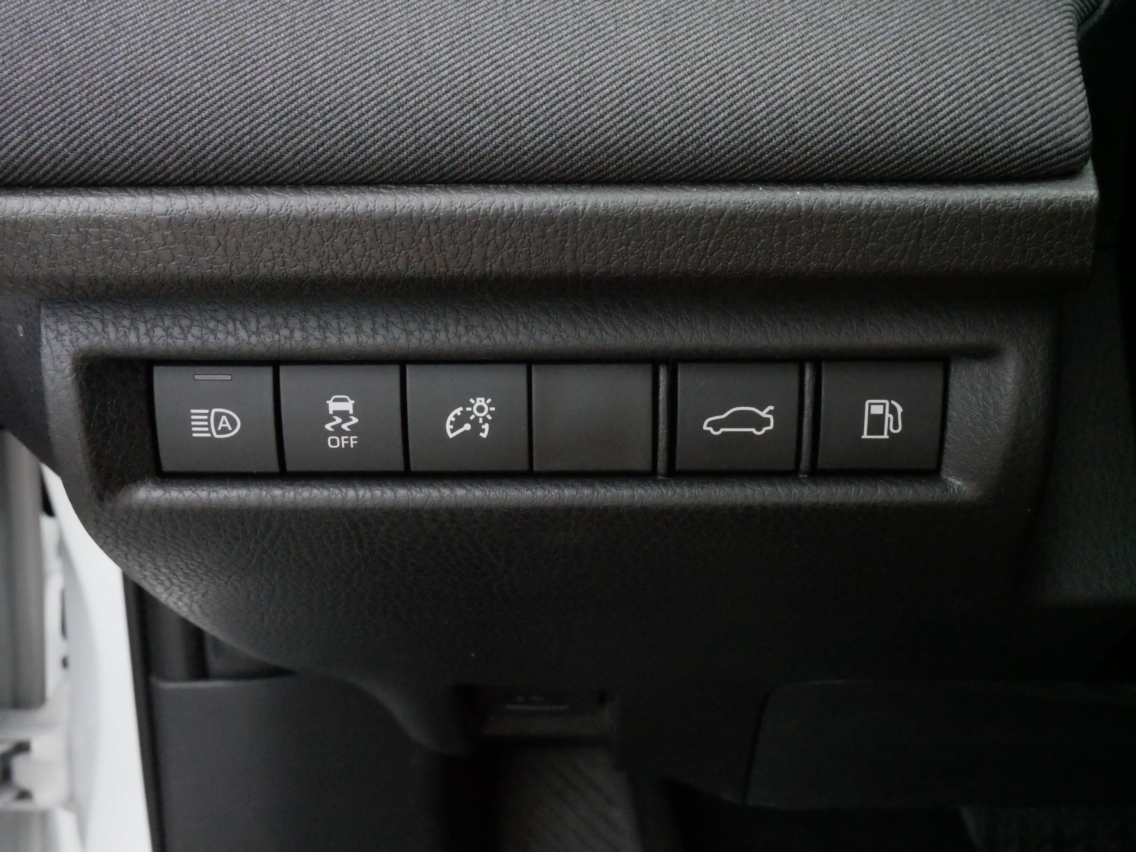 Used 2026 Ice Cap Toyota LE image 27