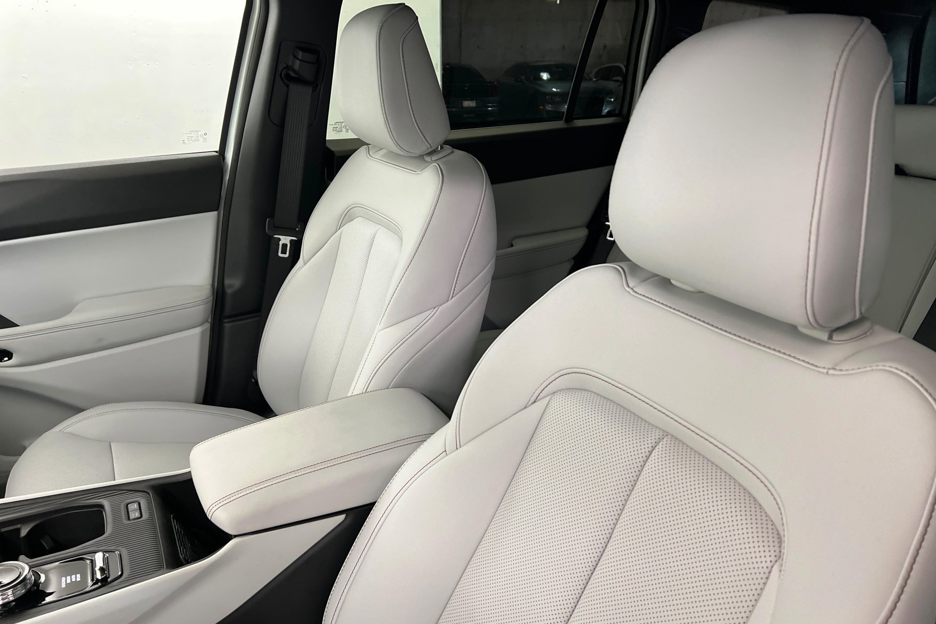 New 2026 Bright White Clear-Coat Exterior Paint Jeep Limited image 17